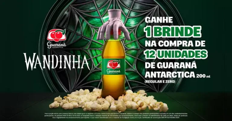 Guaraná Antarctica distribui brindes do Mãozinha em divulgação da nova temporada da série Wandinha