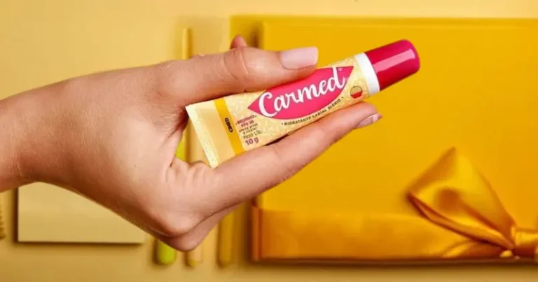 Carmed BFF Beijinho está sendo distribuído de graça nas farmácias em parceria entre CIMED, Mimoo e Pague Menos