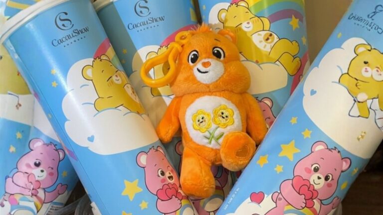 Cacau Show lança bebida em copo surpresa dos Ursinhos Carinhosos com chaveiro colecionável de brinde
