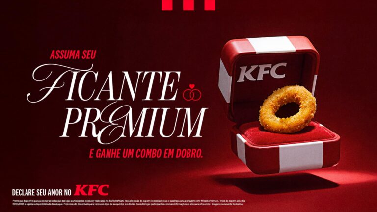 KFC transforma trend em promoção distribuindo cupons para quem assumir o “ficante premium” com anéis de cebola