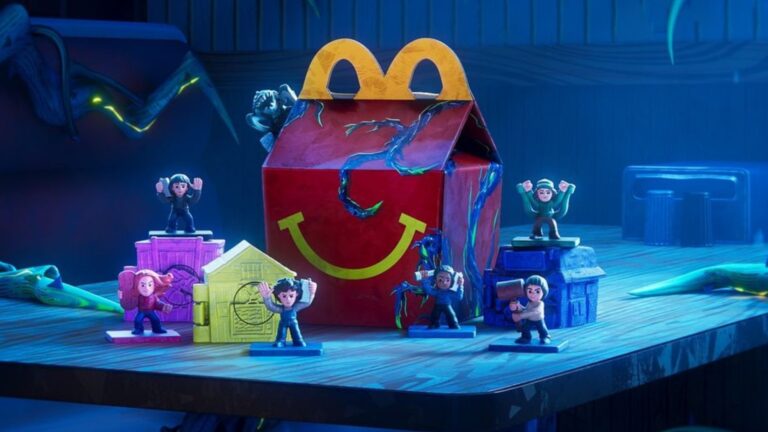 McDonald’s e Netflix trazem nova coleção de brindes de “Stranger Things: Histórias de 85” ao McLanche Feliz