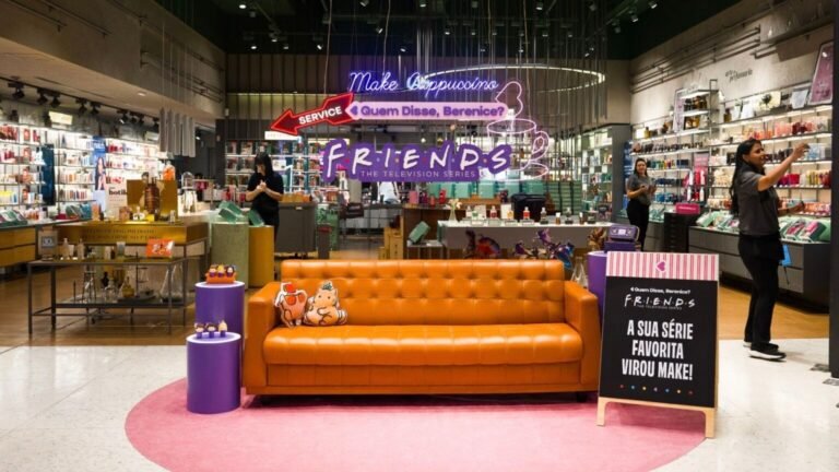 Quem Disse, Berenice? celebra collab com Friends em espaço temático com experiências imersivas em shopping