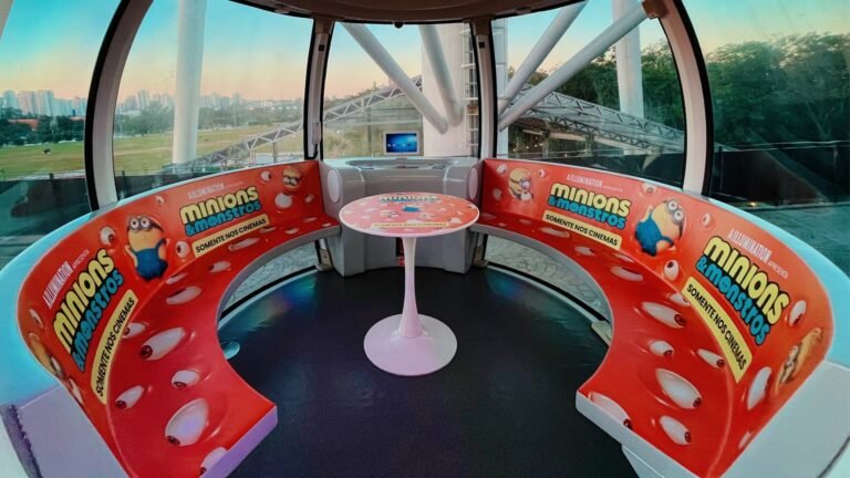 Minions & Monstros transformam a Roda Rico em atração especial de férias com cabines temáticas, ingressos e encontros gratuitos